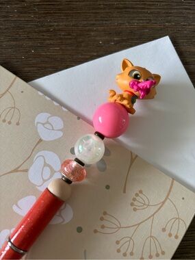 Marvel Doorables: Captain Marvel: Goose handmade beaded pen